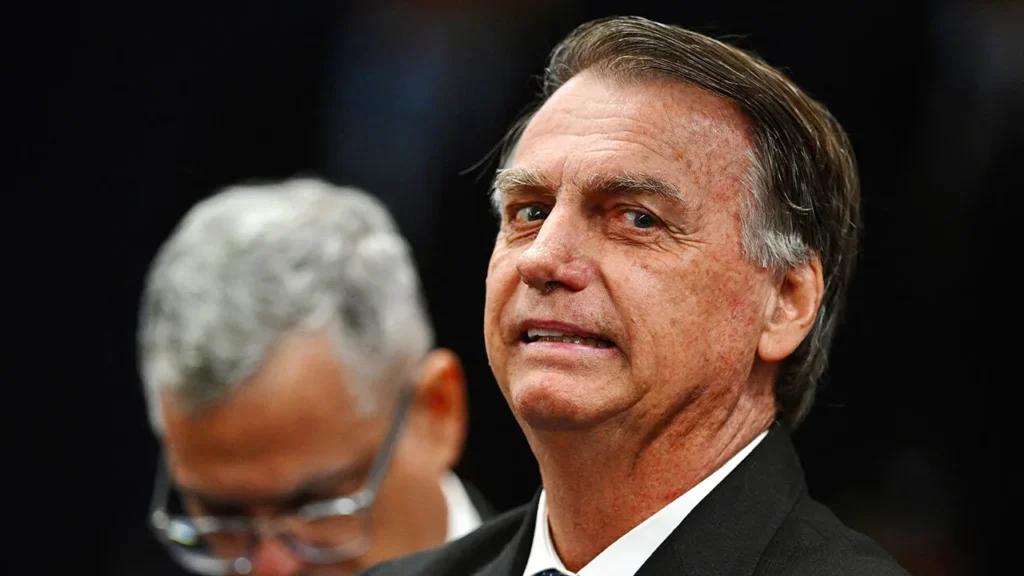 L’ex-président brésilien Jair Bolsonaro arrêté et placé en détention provisoire