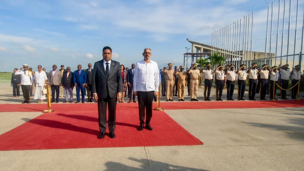 Laurent Saint-Cyr s’envole pour le Qatar : Haïti cherche du soutien sur la scène mondiale
