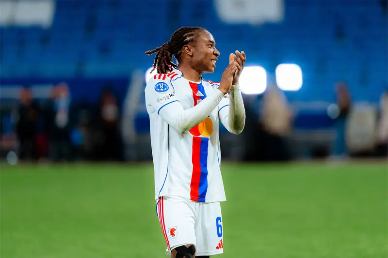 Melchie Dumornay nominée aux Globe Soccer Awards parmi l’élite du football mondial