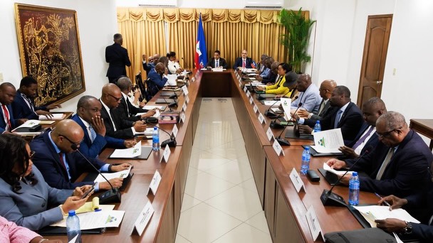 Le Conseil des ministres adopte à l’unanimité le décret électoral, étape majeure vers les élections