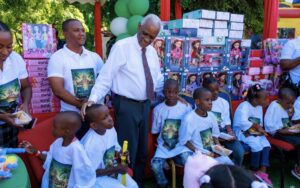Le Conseil Présidentiel de Transition offre des cadeaux aux enfants de Port-au-Prince