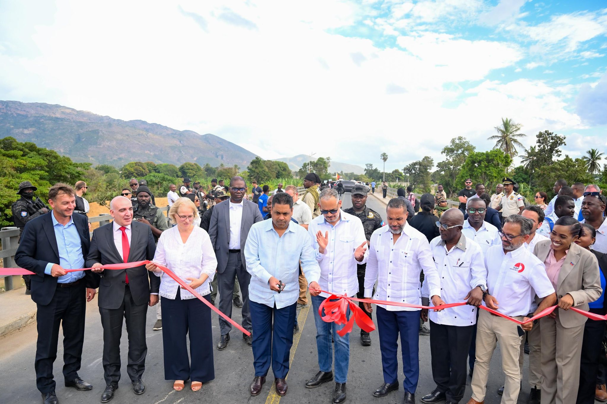 Inauguration de la route Hinche–Saint-Raphaël