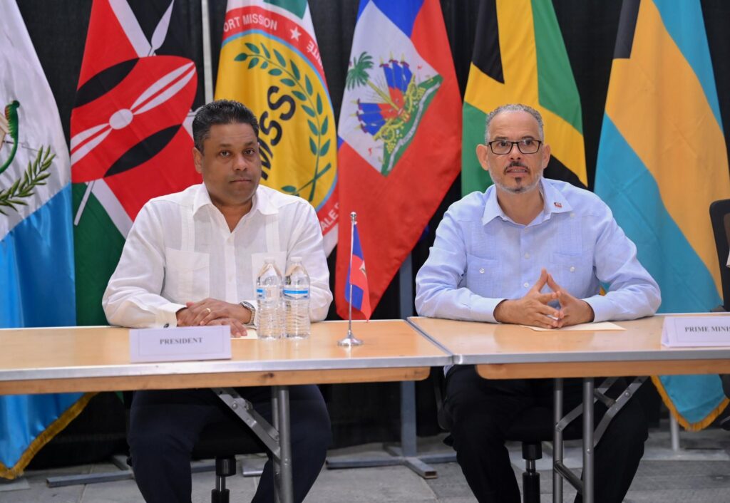 L’État réaffirme sa détermination à neutraliser les gangs lors d’une visite à la base de la MSS