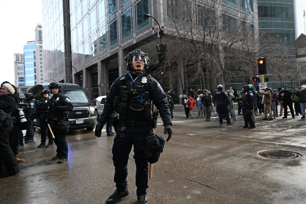 1 500 soldats américains en alerte, Trump menace d’invoquer l’Insurrection Act