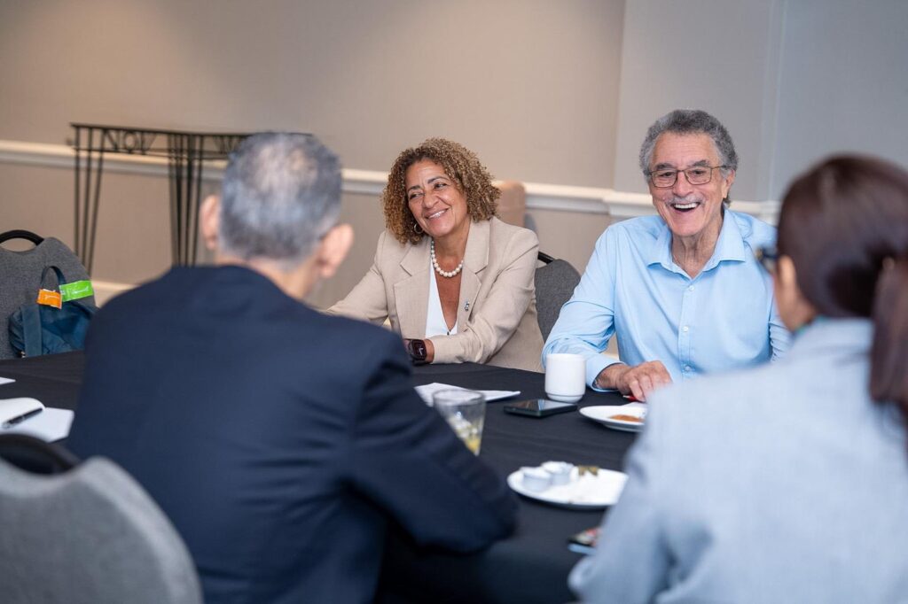 Rencontre bilatérale entre le Premier ministre Alix Didier Fils-Aimé et l’Éminente Personnalité de la CARICOM, Kenny Anthony