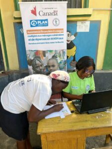 Artibonite : 900 familles déplacées reçoivent une aide financière humanitaire aux Gonaïves et à Saint-Marc