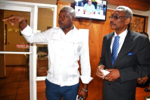 Culture : le ministre Emmanuel Ménard en immersion à la Direction nationale du livre