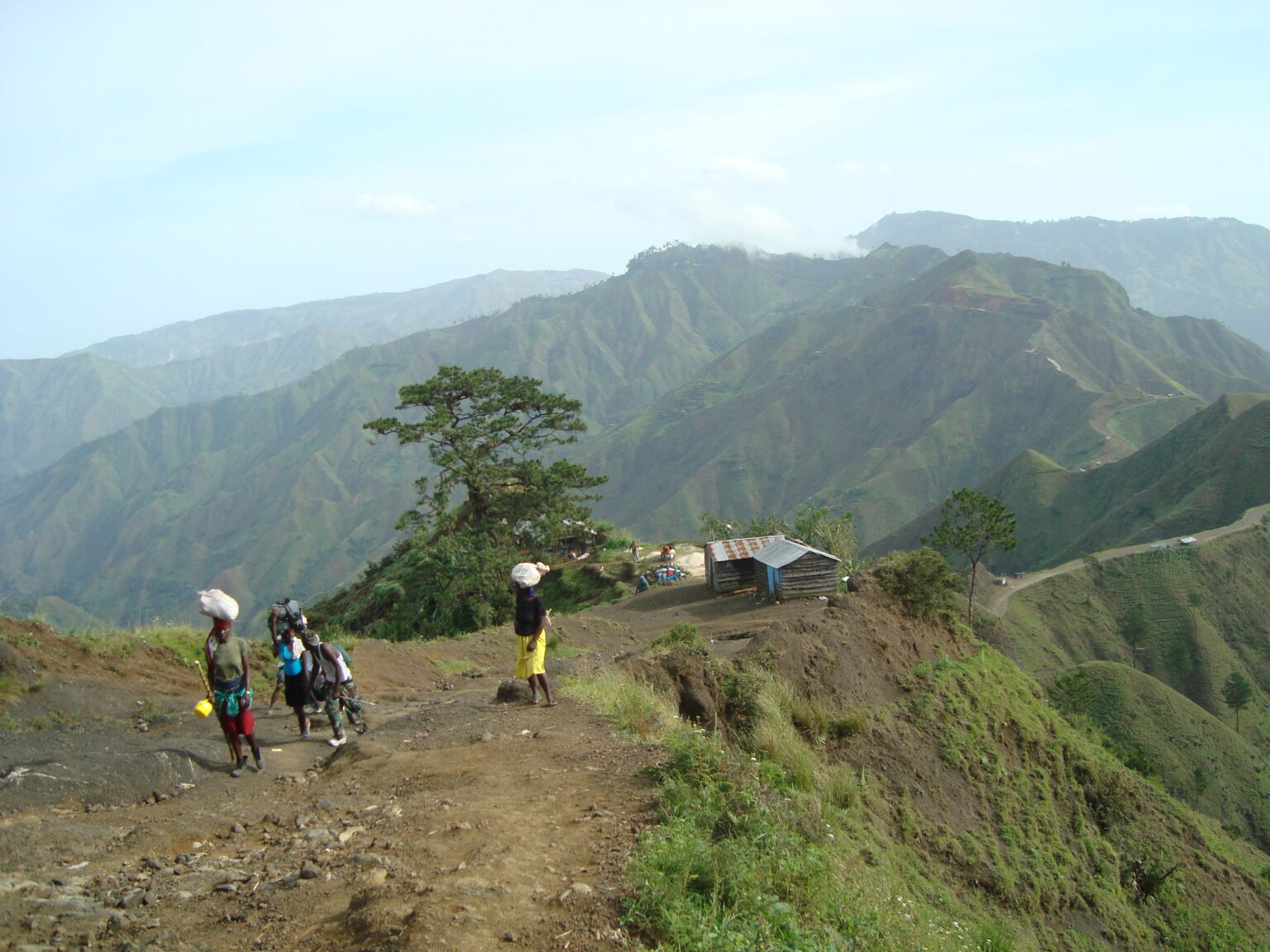 Attaque meurtrière à Seguin : 7 morts et des infrastructures policières incendiées