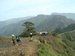 Attaque meurtrière à Seguin : 7 morts et des infrastructures policières incendiées